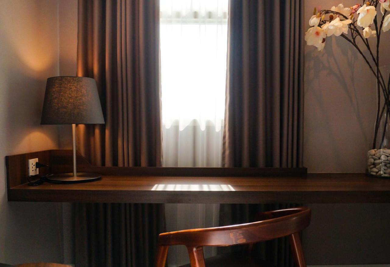 Tuscany Boutique Hotel South Tangerang Phòng bức ảnh